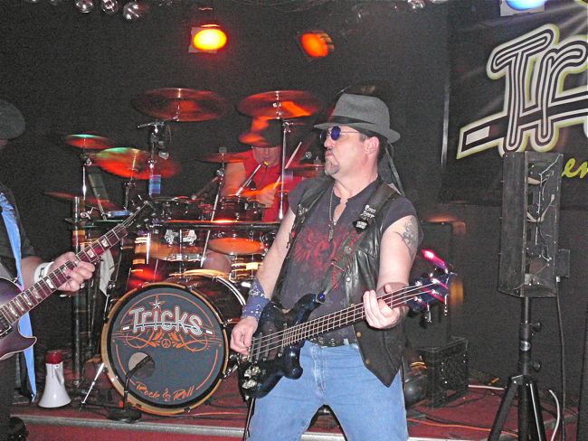 5-2 Hilliards Corner Lounge