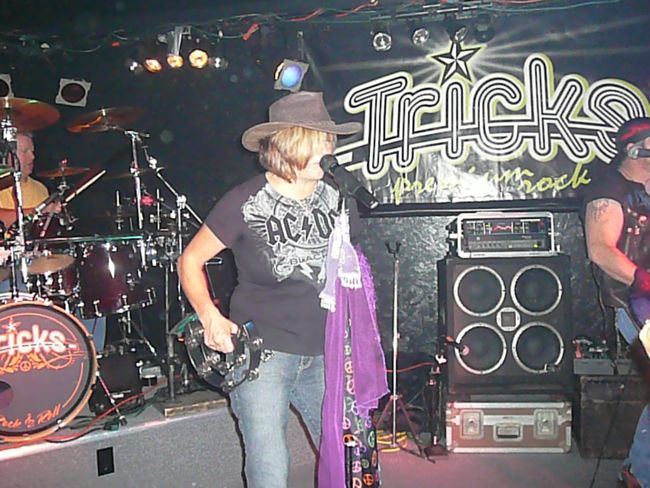 10-3 Hilliards Corner Lounge