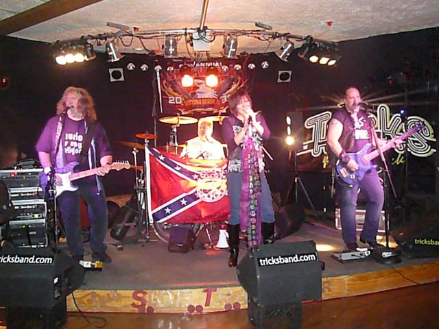 Dec 18 Sidetrack, Tricks